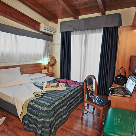 Hotel Aurora Wellness & Spa Тиволи-Терме Экстерьер фото