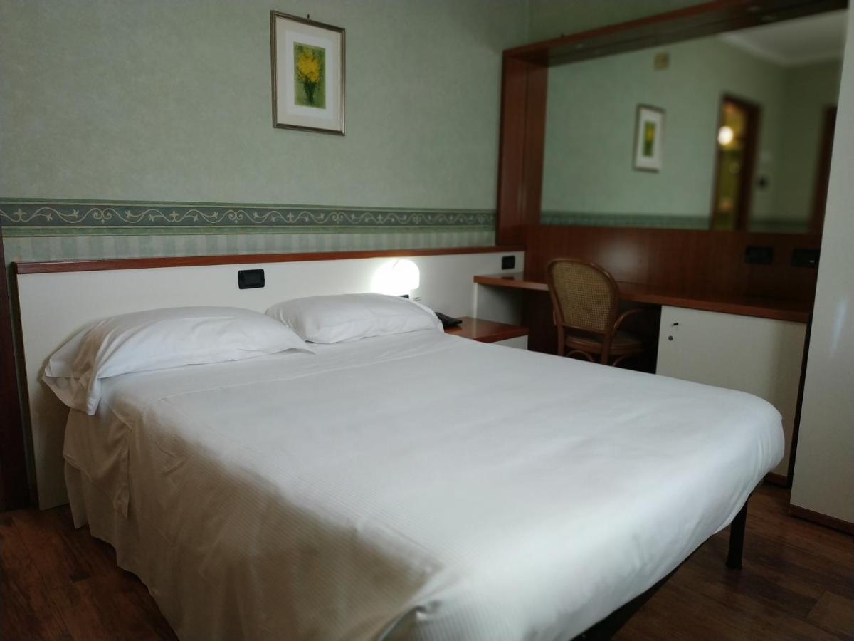 Hotel Aurora Wellness & Spa Тиволи-Терме Экстерьер фото